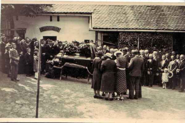Opatovice čp.12 (pohřeb Havelky 1936)