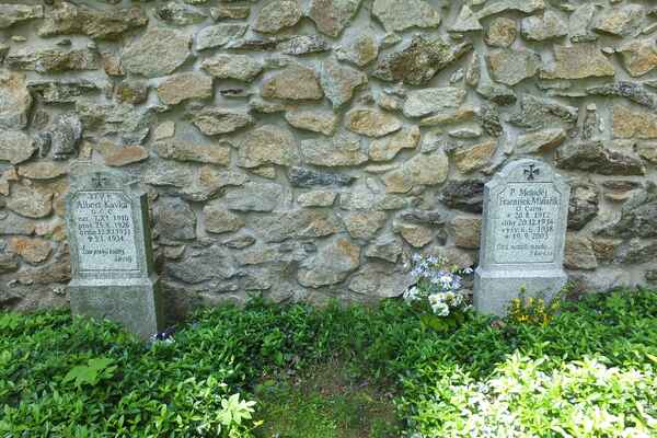 hroby karmelitanu