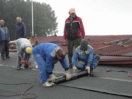 v r.2013 bylo provedeno nové pokrytí střechy